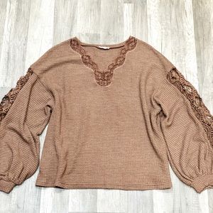 ANDTHEWHY LACE DETAILED WAFFLE KNIT SWEATER